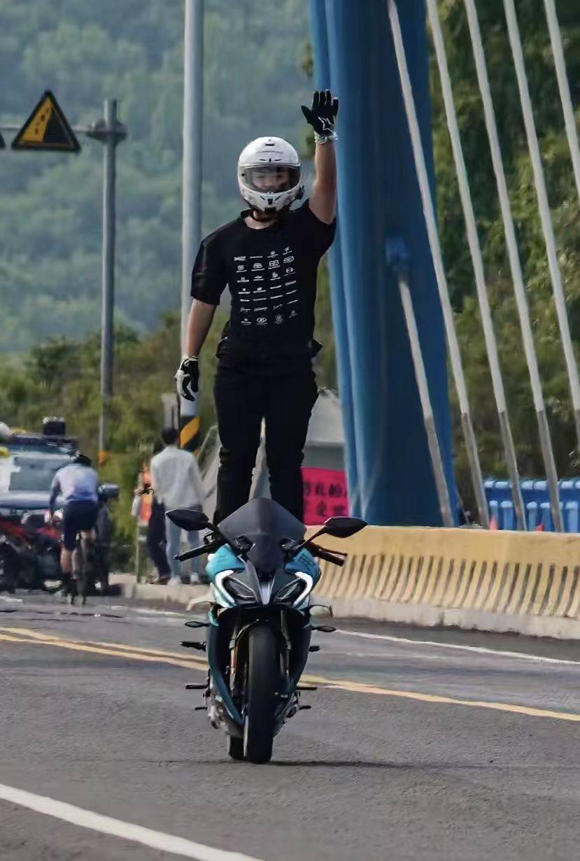 #摩托 #车技 小咖 摔残了 #车祸.jpg